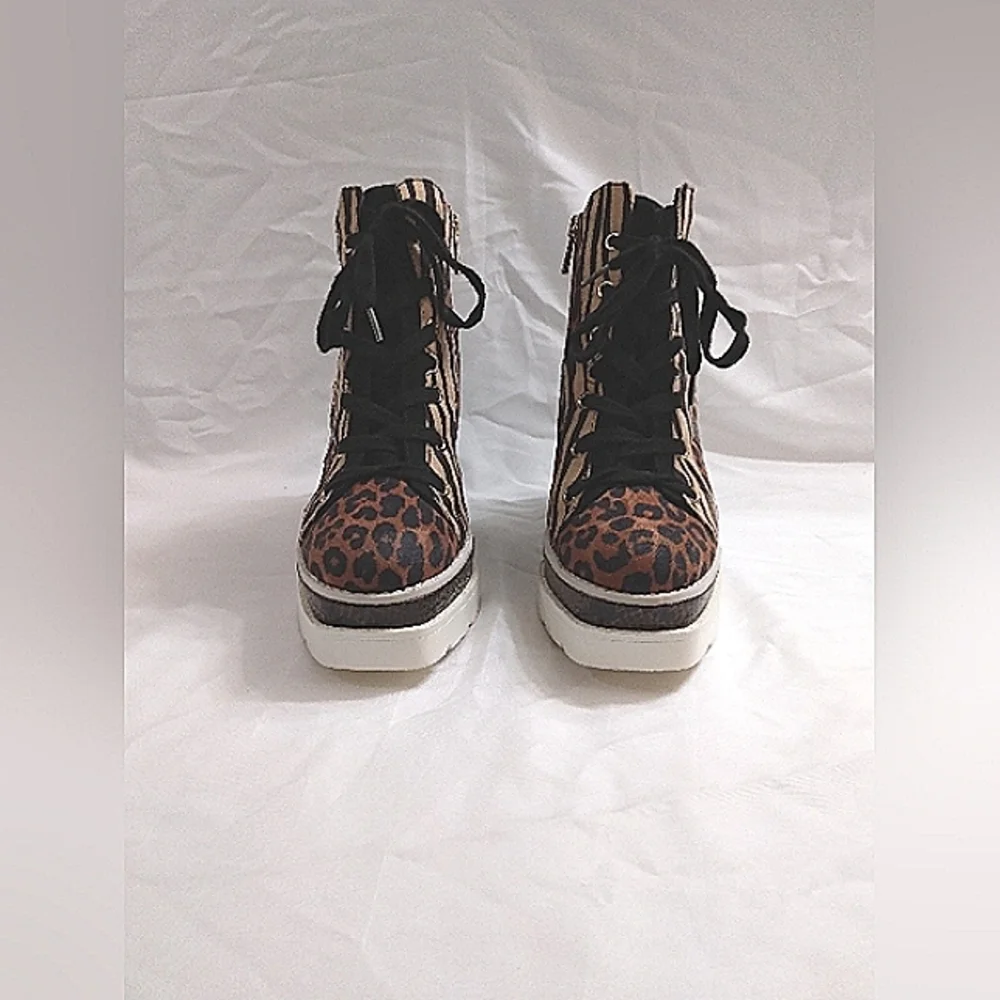 Jessica Simpson Platform Animal Print Wedge/ Sneakers/ Zippers Size 8 Black/Tan